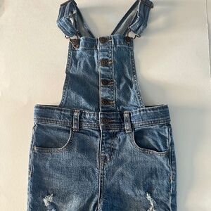 Cat & Jack Denim Blue Distressed Girls Overalls Shorts‎ Size S 6/6X